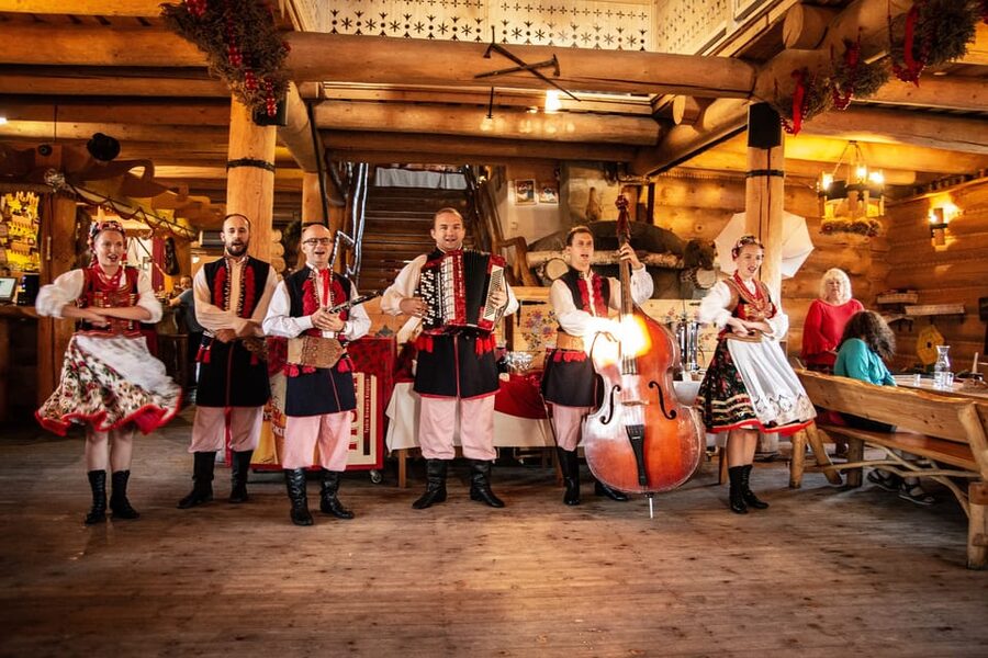 Krakow: Full Traditional Polish Dinner & Folk Show - Key Things to Know Before You Go