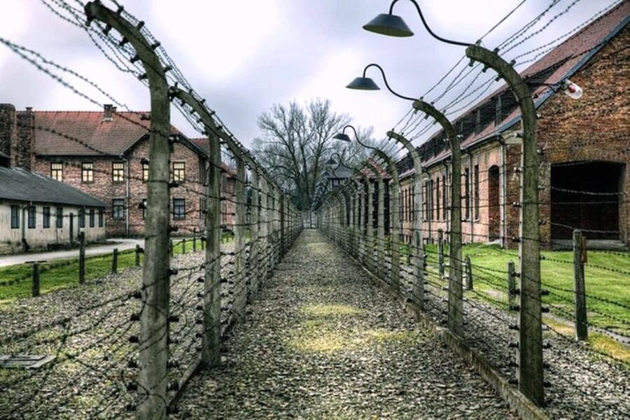Krakow: Guided Auschwitz-Birkenau Tour - Minivan Transport - Auschwitz I: where the tour sets context and gravity