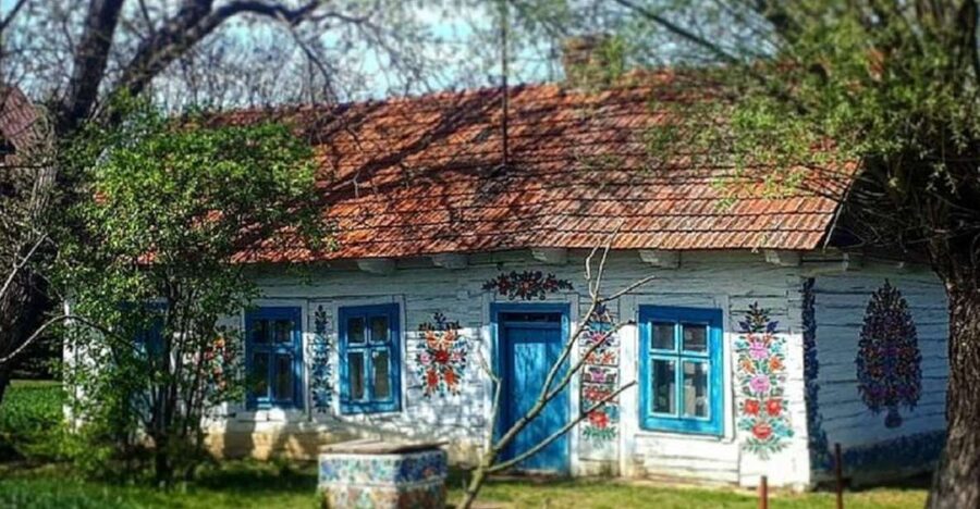 Krakow: Guided Day Tour of Zalipie Village & Museum Entry - Hotel Pickup, Small Group, and the Road Trip Rhythm