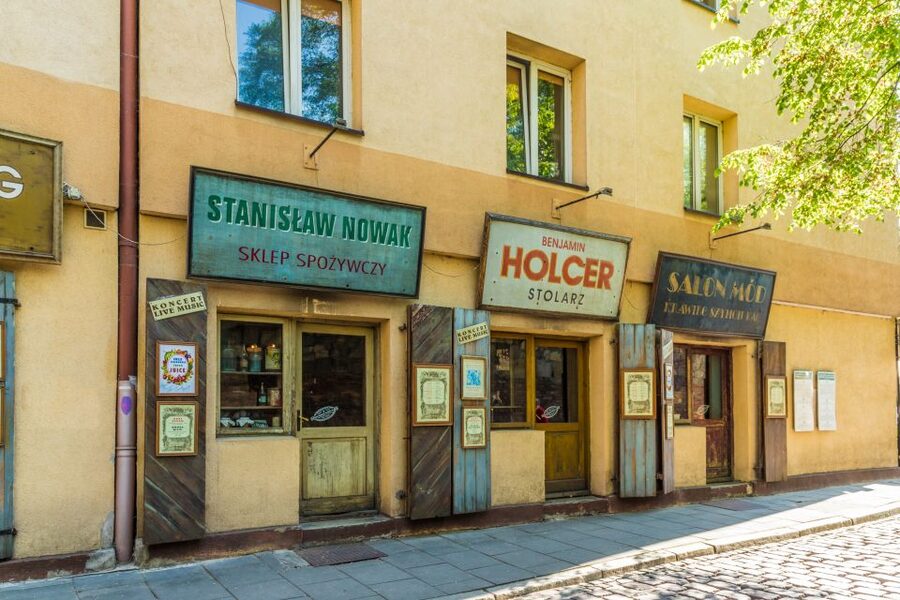 Krakow: Guided Kazimierz Jewish Quarter Walking Tour - Corpus Christi Church: Beautiful Contrast in the Route