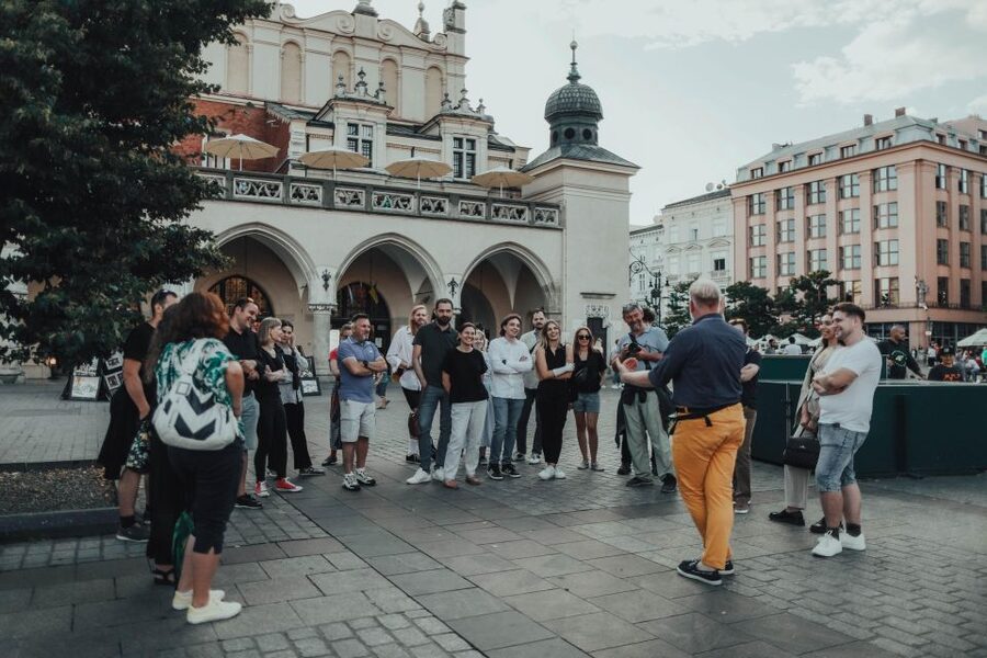 Krakow: Guided Old Town Tour - St. Mary’s Basilica: the stop that makes the whole tour click
