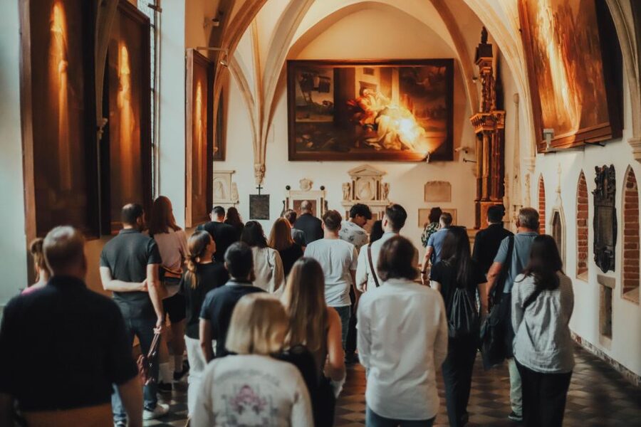 Krakow: Guided Old Town Tour - Guides make it feel personal: storytelling plus real direction