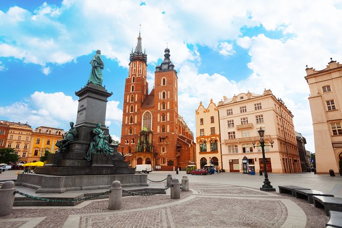 Krakow: Guided Sightseeing Tour by golf cart/buggy - Covered golf carts make Krakow easy in any weather