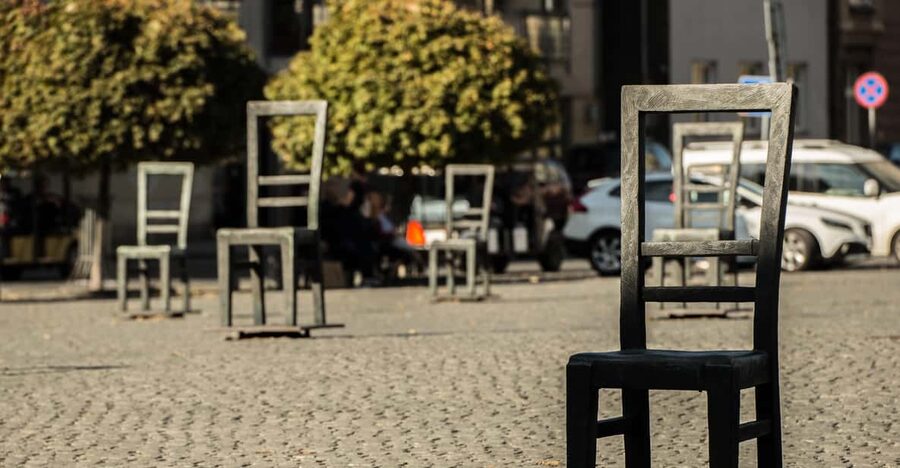 Krakow: Guided Tour of the Jewish Ghetto - Ghetto Heroes Square and the Chair Memorial That Won’t Let You Look Away