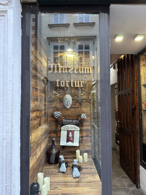 Kraków: Guided Tour of the Torture Museum - The executioner on site: atmosphere, boundaries, and emotional impact