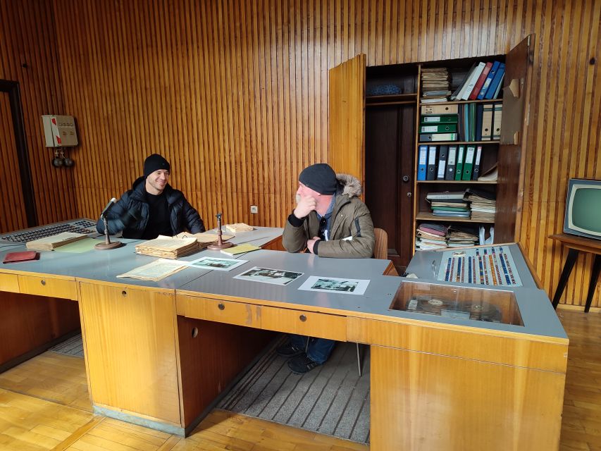 Krakow: Guided Tour to Nowa Huta on Commie Retro Van - Photographing the IS2 tank: a rare, practical photo stop