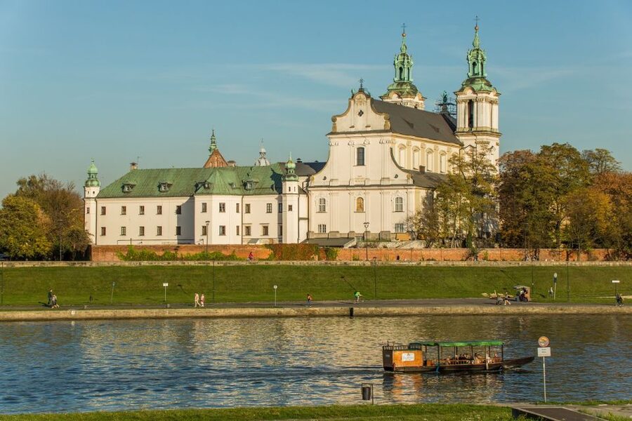 Krakow: Guided Wawel Tour, Lunch, and Vistula River Cruise - Should You Book This Wawel Tour with Lunch and Vistula Cruise?