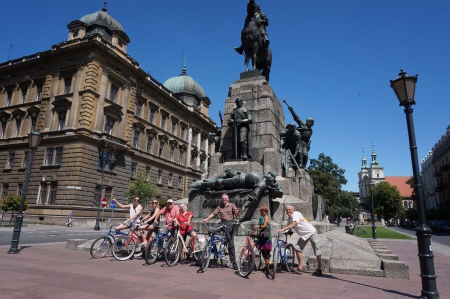 Krakow: Highlights of Krakow Bike Tour - Small Group - Lunch break reality: timing, food, and keeping the day on track