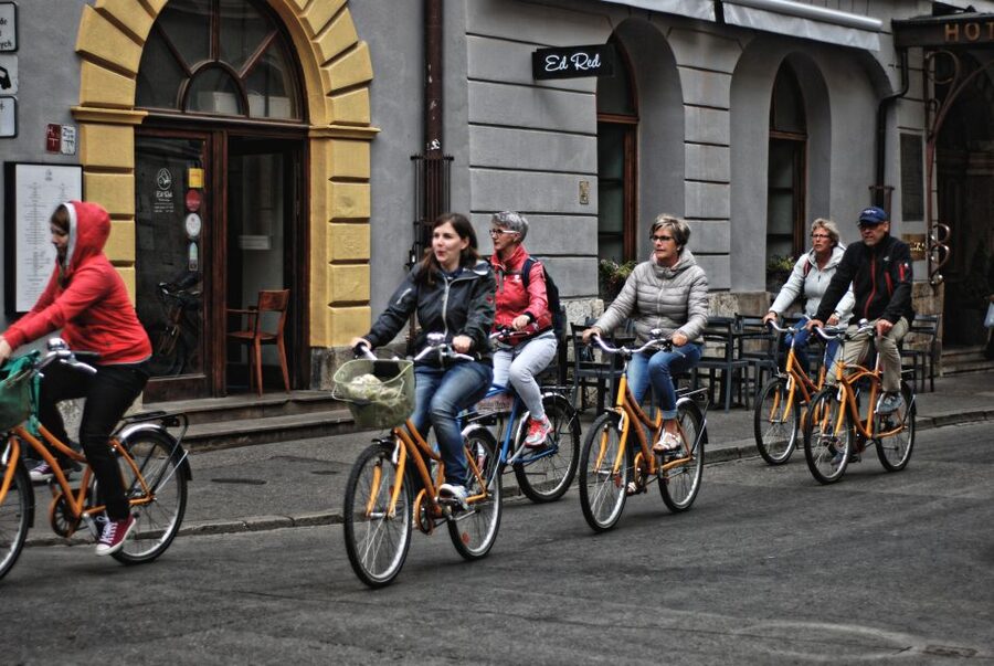 Krakow: Highlights of Krakow Bike Tour - Small Group - Small-group cycling: what average 8 people really changes