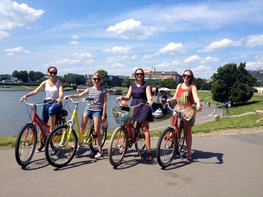 Krakow: Highlights of Krakow Bike Tour - Small Group - Kazimierz Jewish Quarter: colorful streets and real time to look