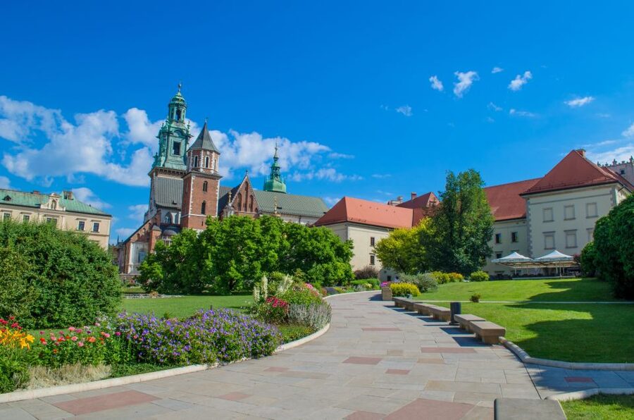 Krakow: Highlights of Old & New Town Private Walking Tour - Jagiellonian University: education in the middle of town