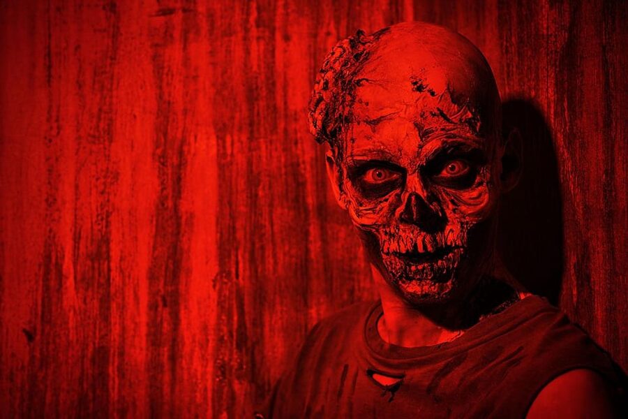 Krakow: Horror House with Actors (Choose Your Fear Level) - Kraków Horror House: a live-action maze in a basement