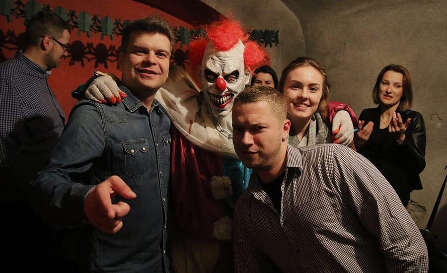 Krakow: Horror House with Actors (Choose Your Fear Level) - Small group pace, English and Polish, and what staff do for you