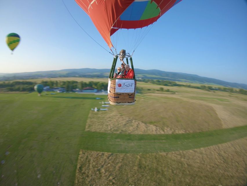 Kraków: Hot Air Balloon Exclusive Tour with Champagne - Floating and Landing: What to Expect When It Gets Windy