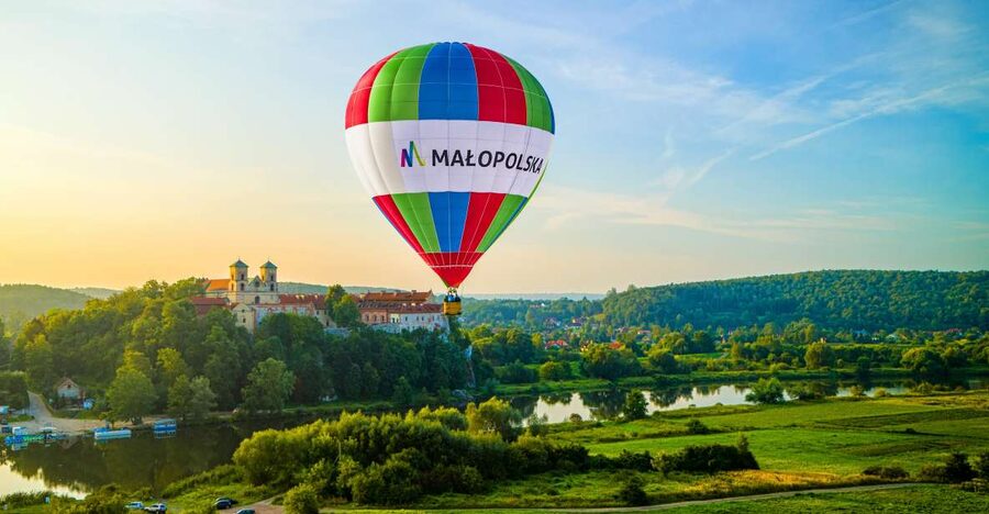 Kraków: Hot Air Balloon Flight with Champagne - The pilot + safety training: short, serious, and worth it