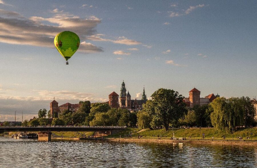 Kraków: Hot Air Balloon Flight with Champagne - Meeting point and the SUV transfer that keeps things simple
