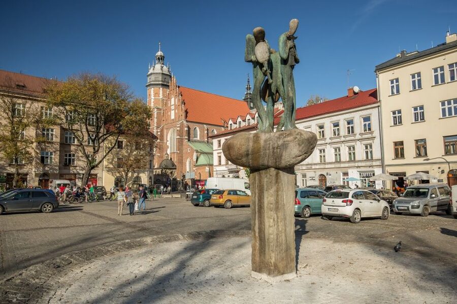 Krakow: Jewish Ghetto Guided Walking Tour - Remnants of the Ghetto Wall: seeing boundaries in real scale