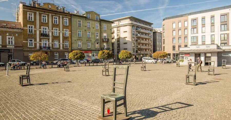 Krakow: Jewish Ghetto Walking Tour - Ghetto Heroes Square and the Chair Memorial: remembering the deportations