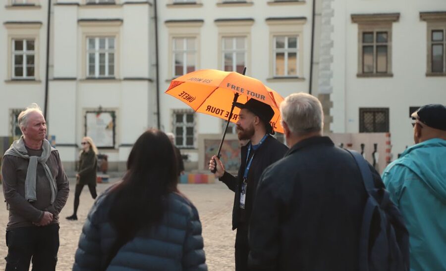Krakow: Jewish Quarter and Former Ghetto Tour - Kazimierz and the Ghetto: Why This Walk Works