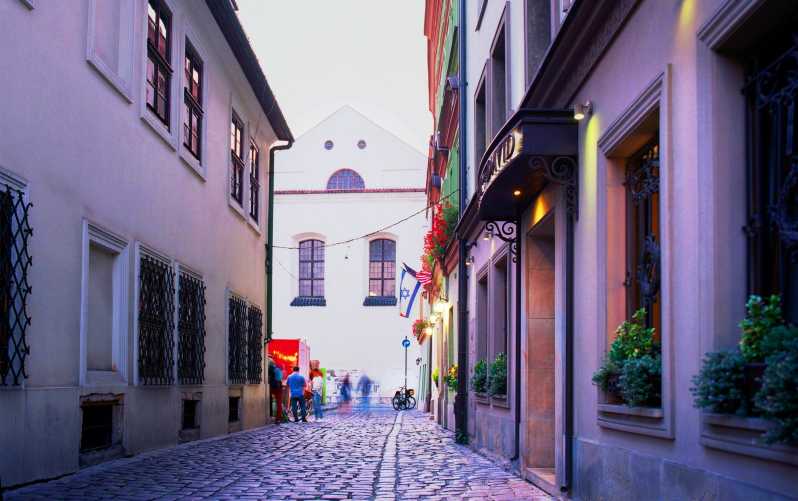 Krakow: Jewish Quarter and Former Ghetto Tour by Golf Cart - Meeting point: arrive early and travel light