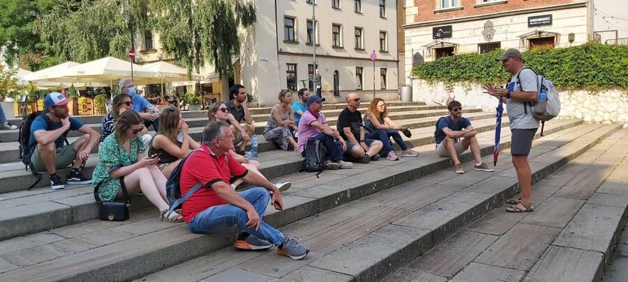 Krakow: Jewish Quarter and Former Ghetto Tour - Meeting Point on ul. Szeroka 24: Find the Orange Umbrella