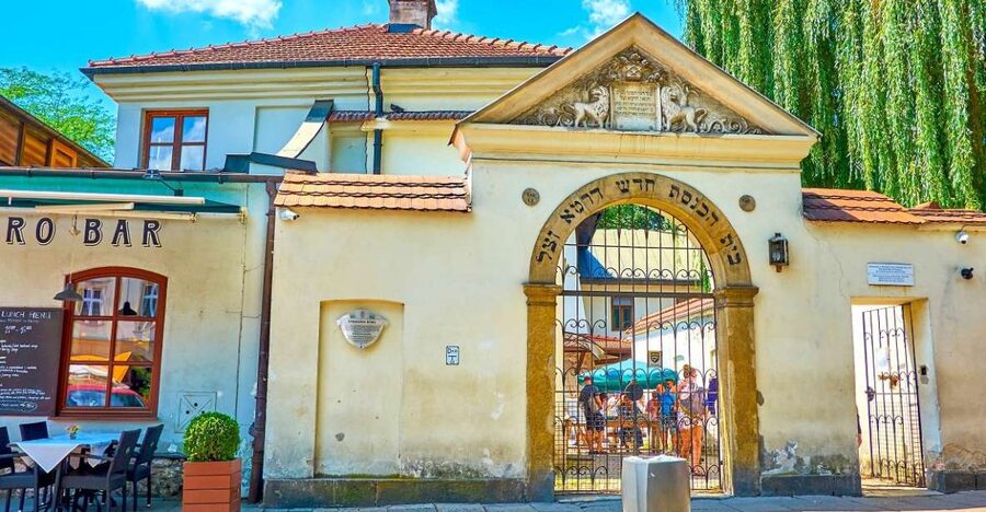 Kraków: Jewish Quarter, Auschwitz, And Salt Mine 3-Day Tour - Schindler’s Enamel Factory: Museums inside a place tied to World War II