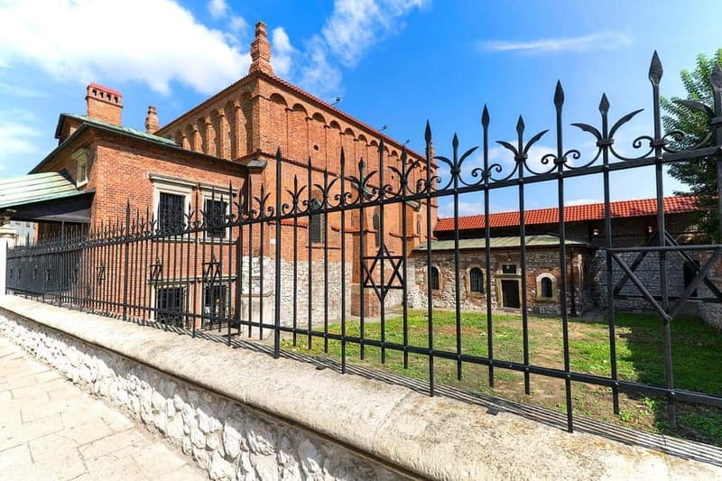 Krakow: Jewish Quarter Kazimierz Guided Walking Tour - Secluded Courtyards: The Stuff You Miss Without a Guide