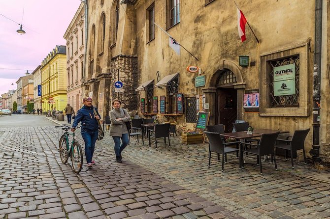 Krakow: Jewish Quarter Kazimierz & Schindler's Factory Guided Tour - Practical tips: what to bring and how to avoid missing parts
