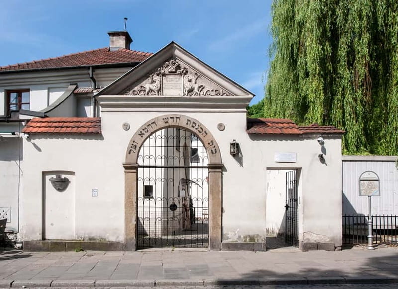 Krakow Jewish Quarter Tour, Kazimierz and Ghetto - The Jan Karski statue and the “people-first” storyline