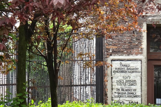 Krakow Kazimierz and Jewish Ghetto Tour with Synagogues - Kazimierz first: coexistence, daily life, and why the streets matter