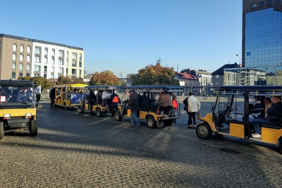 Krakow: Kazimierz by Golf Cart and Schindler's Factory Tour - Pacing and how to handle the plaque-reading problem