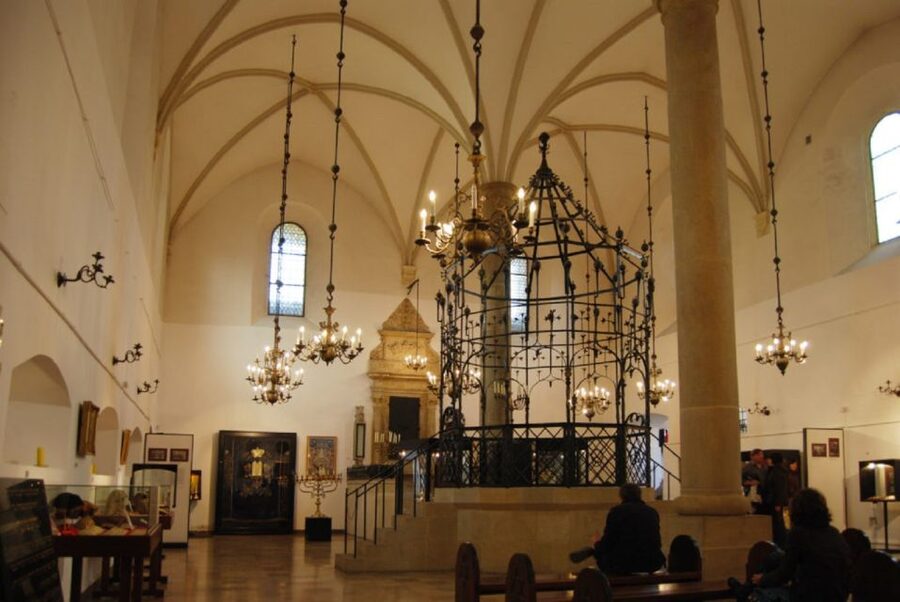 Krakow: Kazimierz Jewish Quarter Walking Tour - Tempel Synagogue: a cultural hub, not a museum-only district