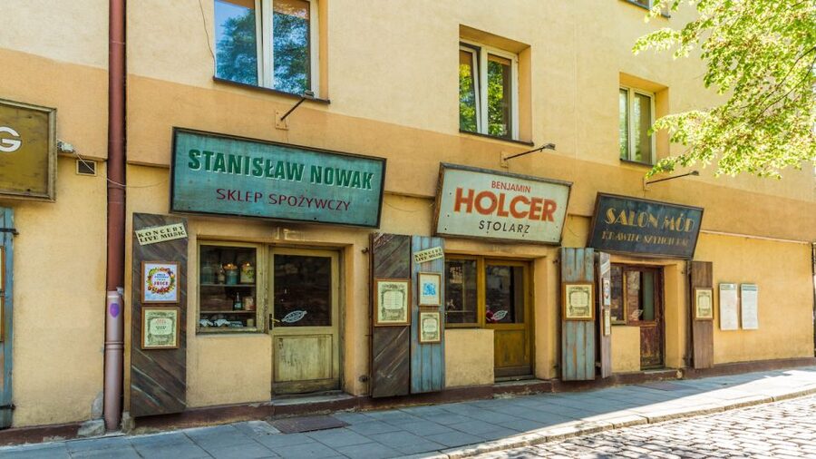 Krakow: Kazimierz Jewish Quarter Walking Tour - What makes the tour feel worth it: the guide’s storytelling