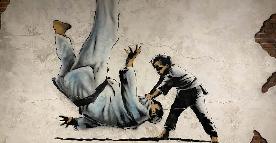 Krakow: Muzeum Banksy Entry Ticket - How the museum explains Banksy without a guide