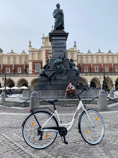 Krakow: Old Town and Kazimierz Guided Bike Tour - Why a bike tour is the smart way to connect Old Town and Kazimierz