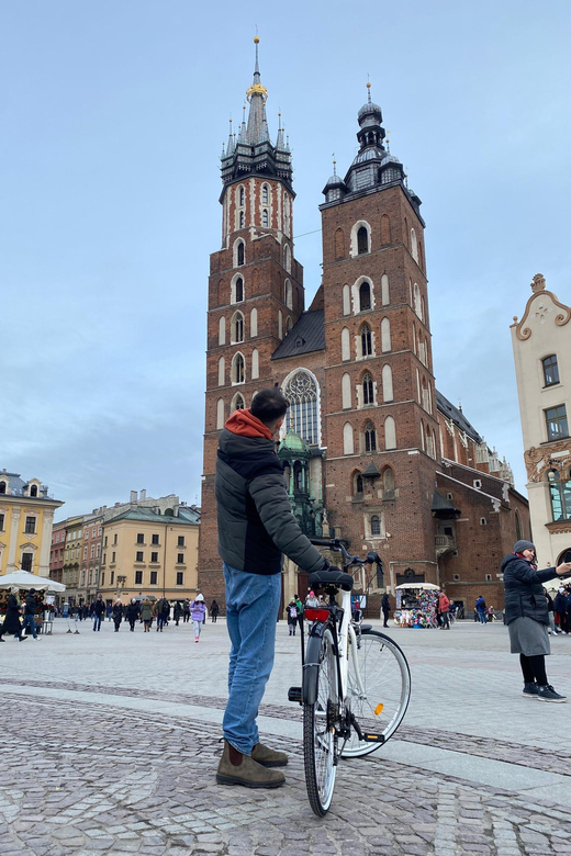 Krakow: Old Town and Kazimierz Guided Bike Tour - Riding toward the Vistula and into Wolnica and plac Nowy