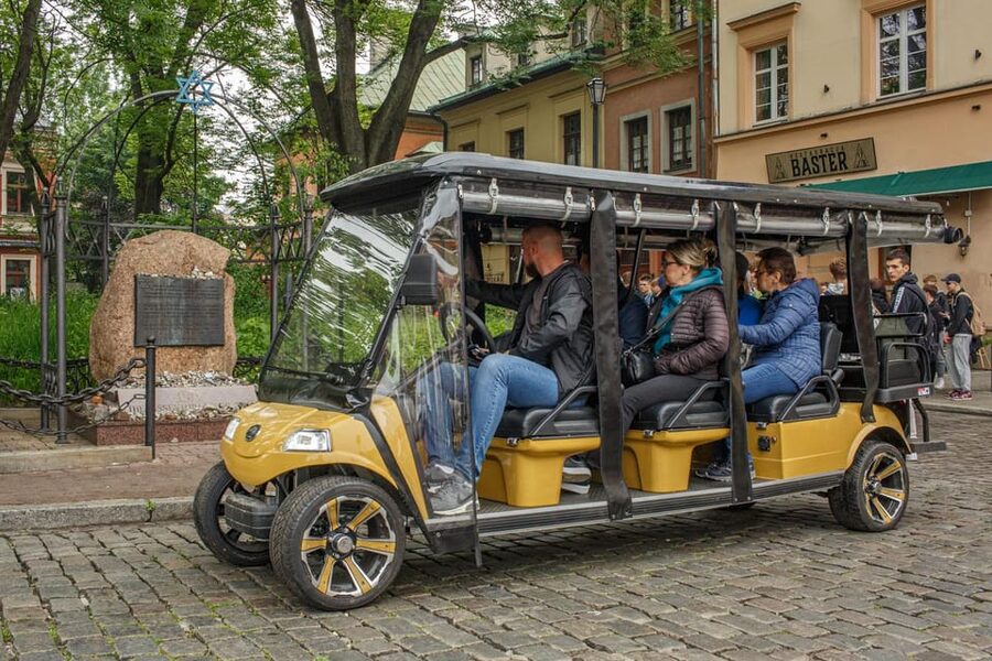 Krakow: Old Town and Wawel Castle Guided Golf Cart Tour - Where you meet and how to show up smoothly