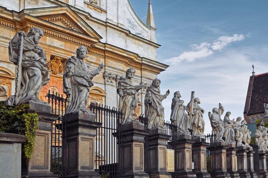 Krakow: Old Town Audioguided walking Tour - Florianska Street: Jan Matejko, da Vinci, and the chains