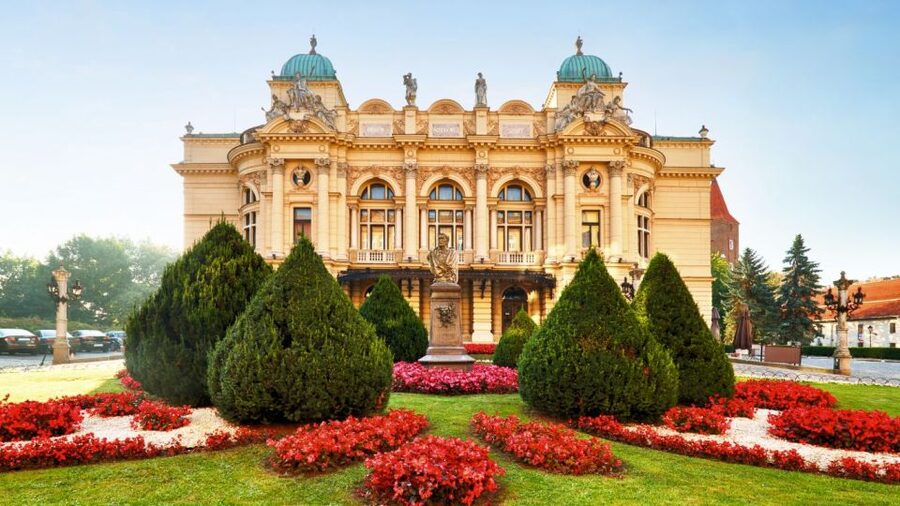 Krakow: Old Town Audioguided walking Tour - Starting at Bracka 15: Getting on Track Fast