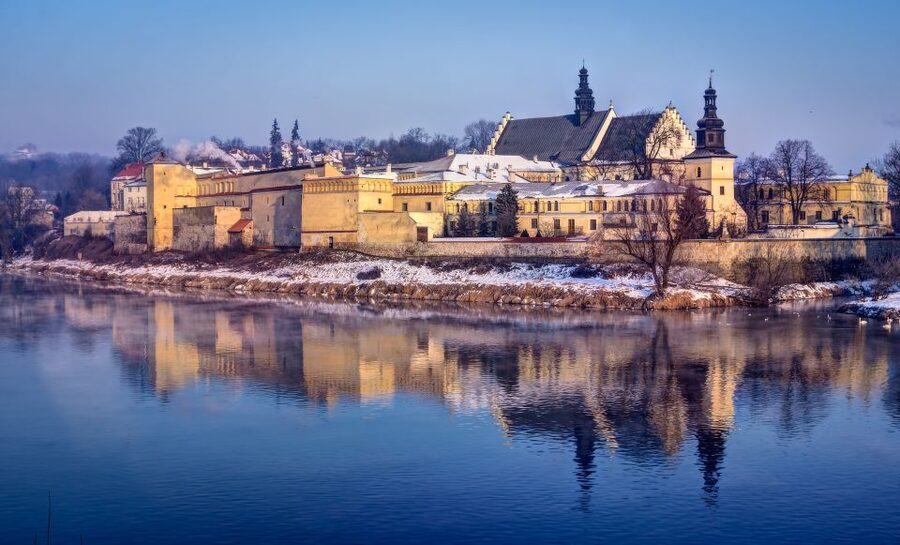 Krakow: Old Town Highlights Private Walking Tour - St Mary’s Basilica and the Cloth Hall: iconic, but time-sensitive