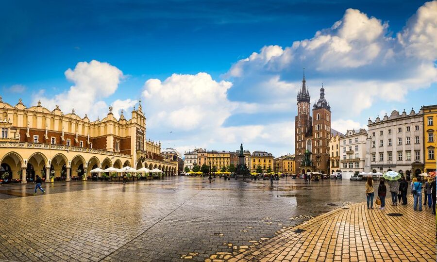 Krakow: Old Town Highlights Private Walking Tour - Guides, pacing, and the kind of private experience you actually want