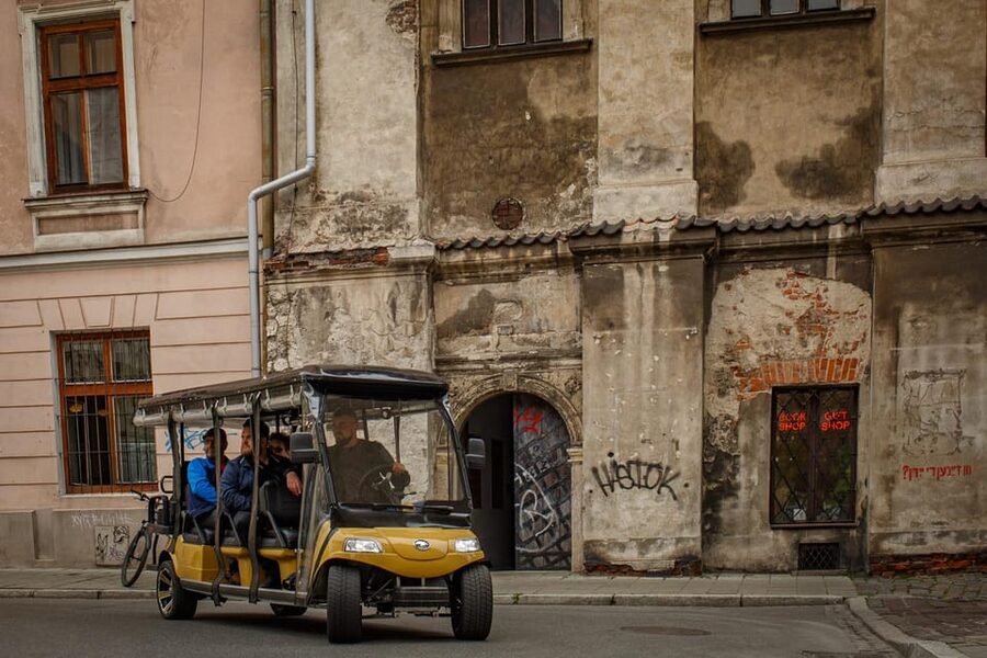 Krakow: Old Town - Kazimierz - Ghetto by Electric Golf Cart - Old Town: from Planty ring-walk to the big-sky drama of Wawel