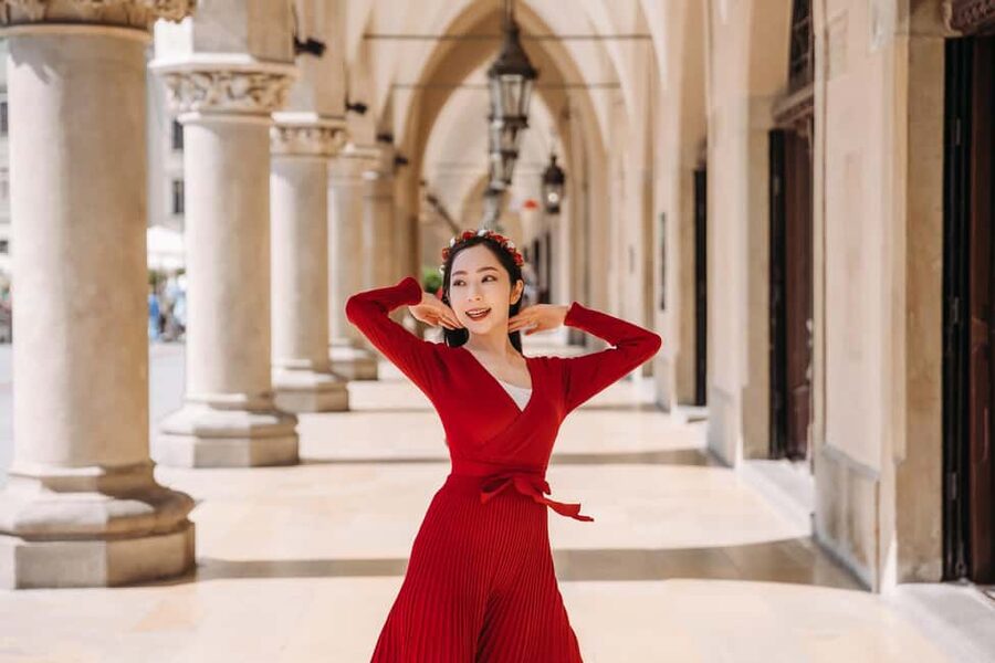 Krakow: Old Town Photoshoot with a Local Photographer - Who should book this: solo travelers, couples, families