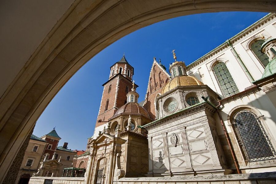 Krakow: Old Town Private Guided Walking Tour - Meeting at Florian’s Gate: your tour starts with good timing
