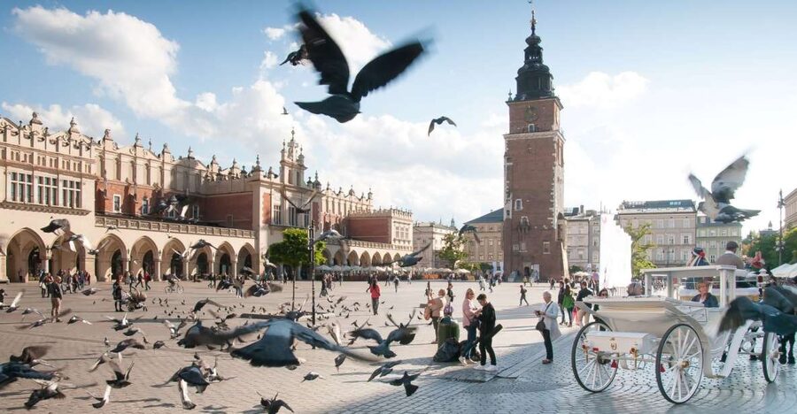 Krakow: Old Town Private Guided Walking Tour - Sukiennice, then the Barbican: switching from culture to defense
