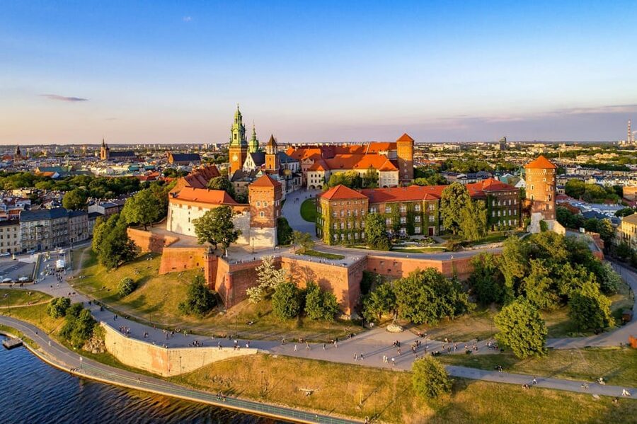 Krakow: Old Town "Royal Route" Walking Tour - What your English guide actually adds