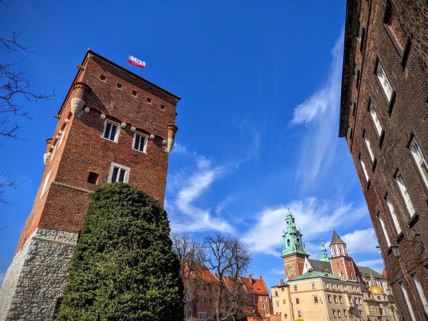 Kraków: Old Town & Wawel Castle Walking Tour in English - Medieval City Walls and the Barbican Start