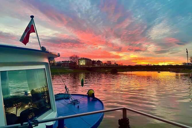 Krakow: One Hour Evening or Night Boat Trip - Where you meet Kapitan Victor and what the experience feels like