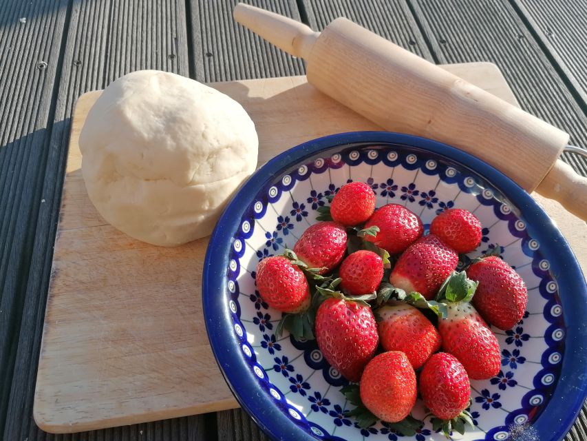 Krakow: Pierogi Home Cooking Class - Meeting outside Pod Globusem, then heading to the home