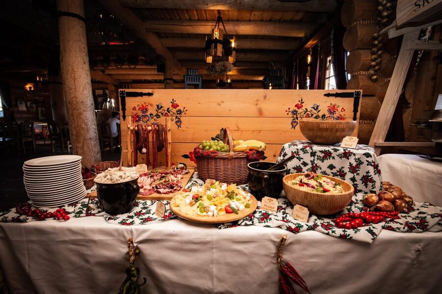 Krakow: Polish Folk Night with Dinner and Unlimited Drinks - Key things to know before you go